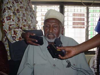 Taliyaha Ciidanka Booliska DGPL Nuursalaad uu la hadlaya Dadweynaha