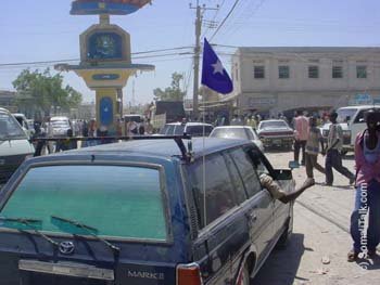 Gawaarida oo Calanka lagu xitay