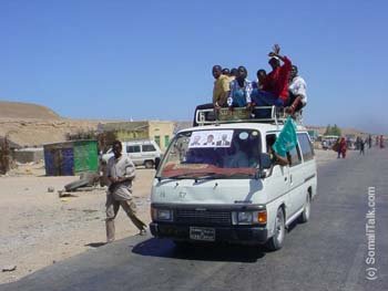 Gawaaridii ay ku xirnayeen Calaamadaha Soo dhaweynta (Photo By Cabdifataax Jaamac Mire)