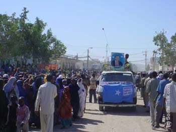 gawaaridii oo lagu xiray Calaamadaha soo dhaweynta  (Photo By Cabdifataax Jaamac Mire)