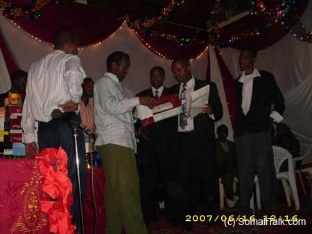 arday ka mid ah arayda oo helay bakhtiyaanasiib