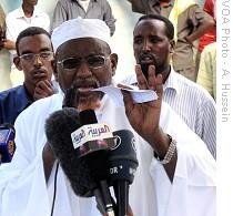 Sheikh Hassan Dahir Aweys talks to supporters in Mogadishu, 24 Apr 2009 Sheikh Hassan Dahir Aweys talks to supporters in Mogadishu, 24 Apr 2009